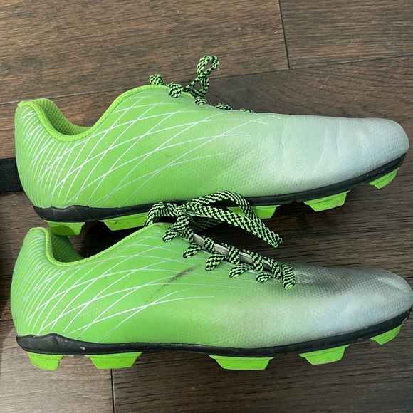 DSG Soccer cleats and Nike shin guard combo - Picture 6 of 9